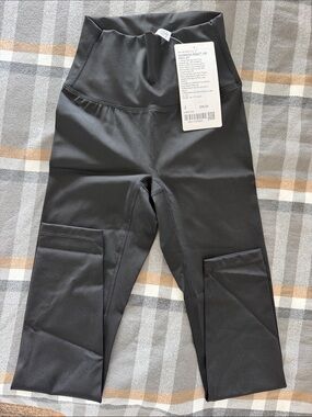 lululemon athletica Black High-Rise Leggings with Side Pockets. Lulu Align 25”L